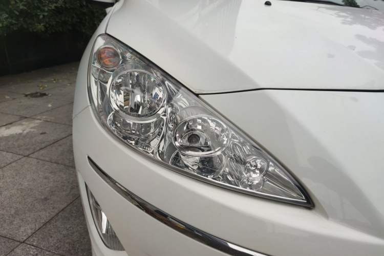 Used Peugeot 408 2011 2.0L Manual Luxury Edition
