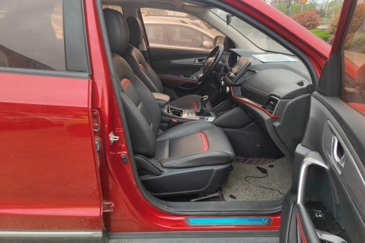 Used CHANGAN CS55 2018 1.5T Manual Colorful Model China V Standard Right Front Seat