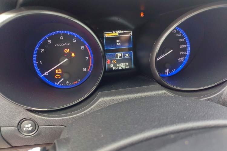 Used Subaru Outback 2015 2.5i Luxury Navigation Edition Odometer Close Up