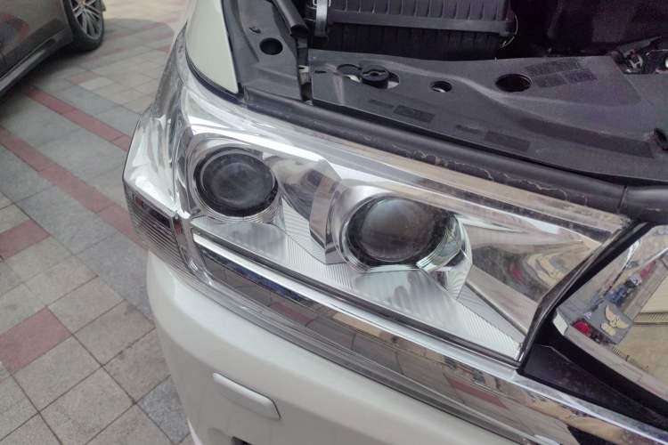 Used Toyota Land Cruiser 2021 5.7L VXR Genuine Leather – Middle East Right Front Headlight