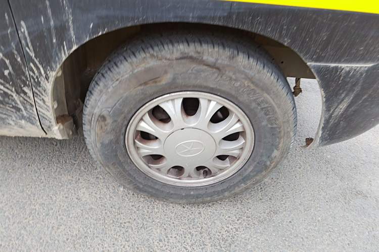 Used JAC Group Refine 2008 2.0L Shuttle Gasoline Basic Version with Single Air Conditioner Right Front Wheel Hub