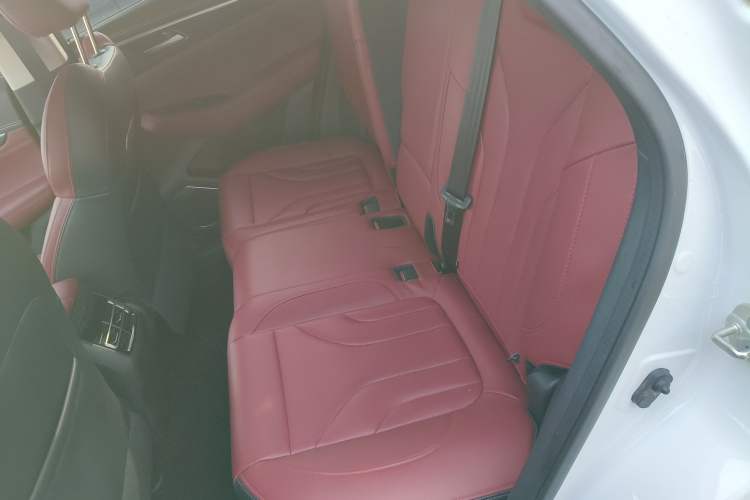 Used Changan CS85 COUPE 2023 1.5T DCT Luxury Version
