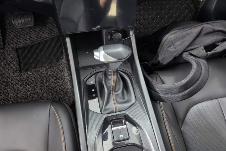 Used Dongfeng Aeolus Yixuan 2024 1.5L Automatic JingSu Edition Gear Lever