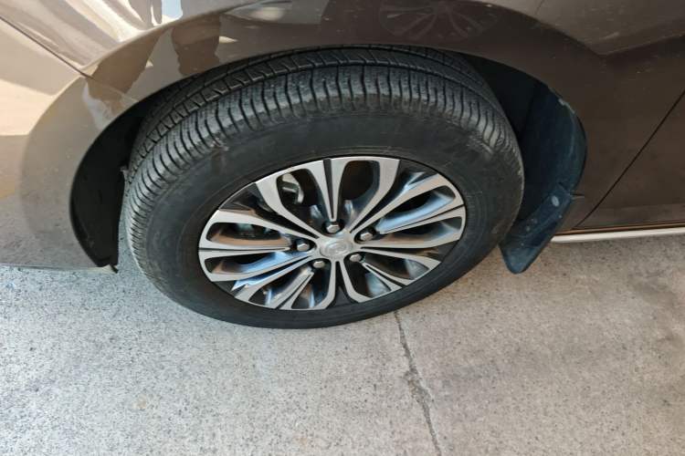 Used Buick GL8 2023 Land Executive Class Smart Enjoyment Model Left Front Wheel Hub