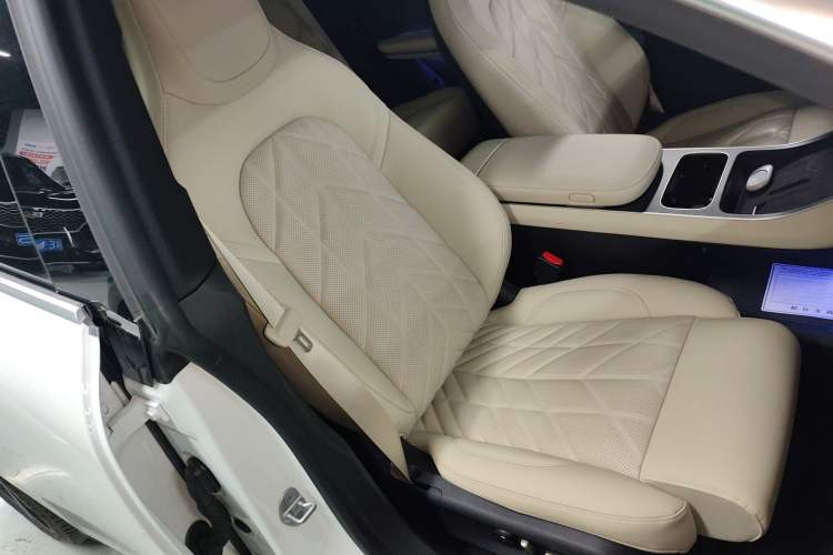 Used Nio ET5T 2025 75 kWh Touring Right Front Seat