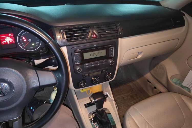 Used Volkswagen Bora 2012 1.4T Automatic Luxury Version Audio And AC Panel