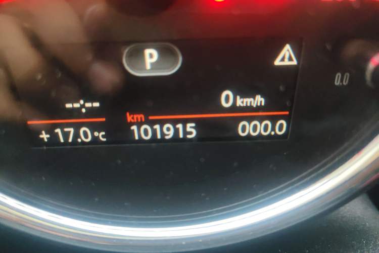 Used MINI 2015 1.5T COOPER Fun Five-Door Edition Odometer Close Up