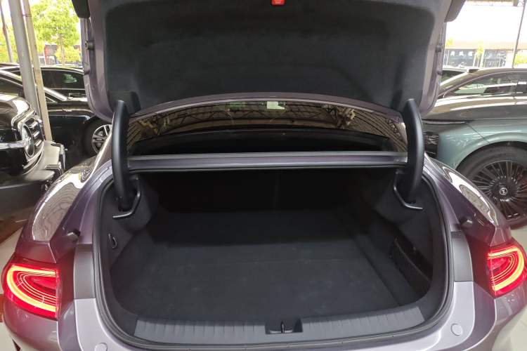 Used Xiaomi Auto SU7 2024 Four-Wheel Drive Ultra-Long Range Advanced Intelligent Driving Max Edition
