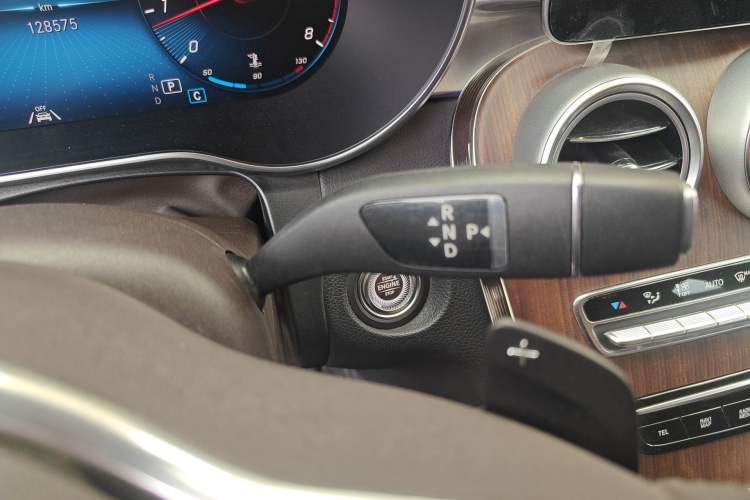 Used Mercedes-Benz GLC 2020 Facelifted GLC 300 L 4MATIC Luxury Edition Gear Lever