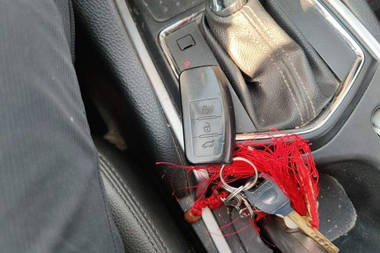 Used JMC Yusheng S350 2013 2.4T Automatic 2WD Diesel Luxury Edition 5 Seats
