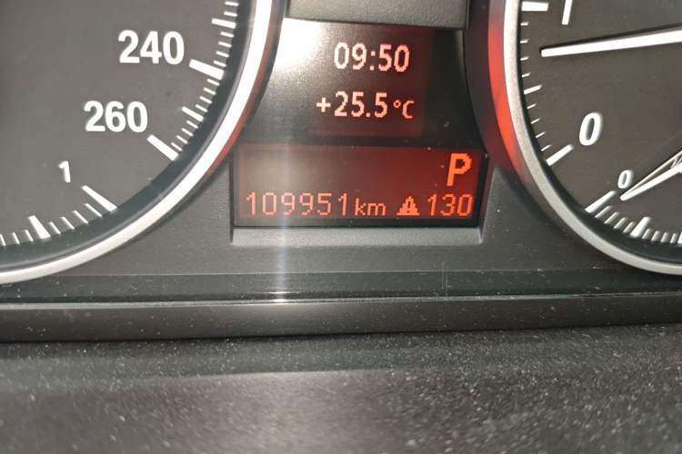 Used BMW 3 Series 2011 320i Coupe Odometer Close Up