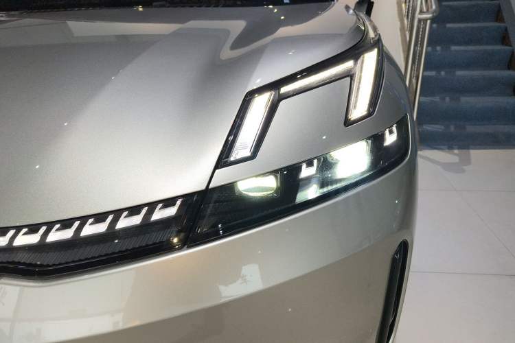 Used Lynk & Co 08 EM-P 2025 245km Ultra-Long Range Halo