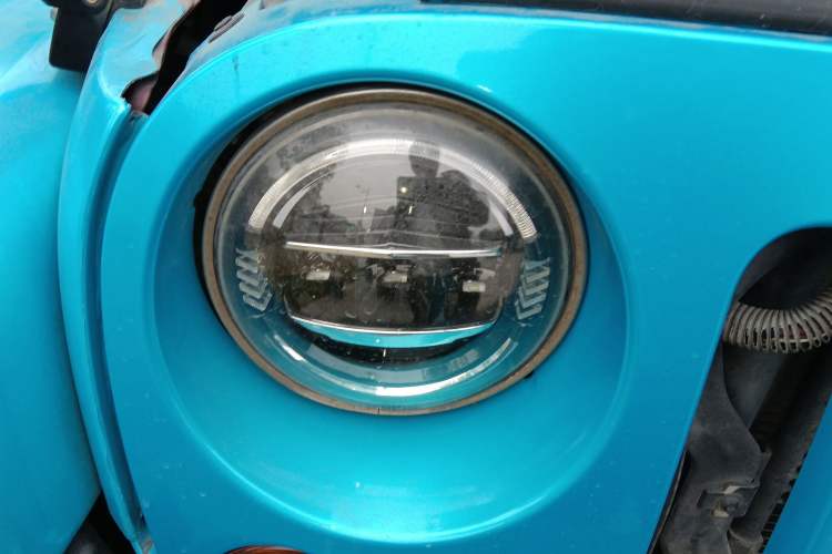 Used Jeep Wrangler 2008 3.8L Sahara two-door model Right Front Headlight