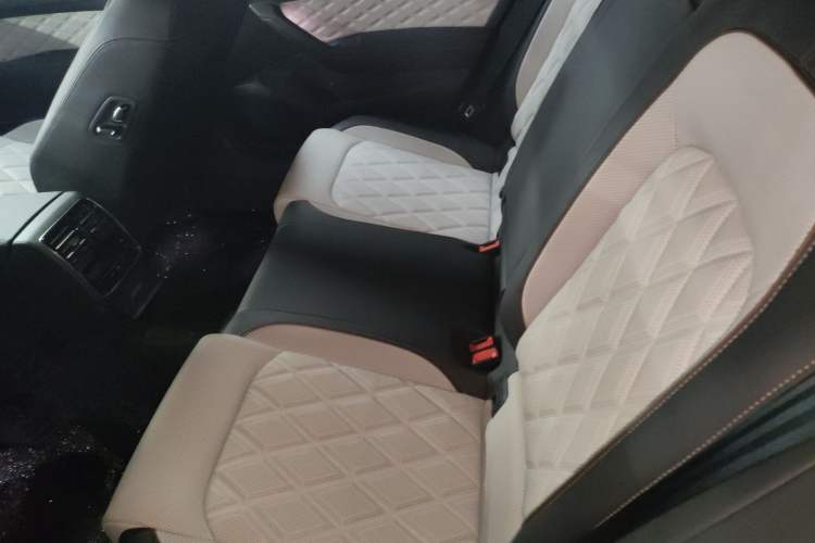 Used Volkswagen Magotan 2025 Revised Version Zhongxiang Edition 330TSI DSG Luxury Trim