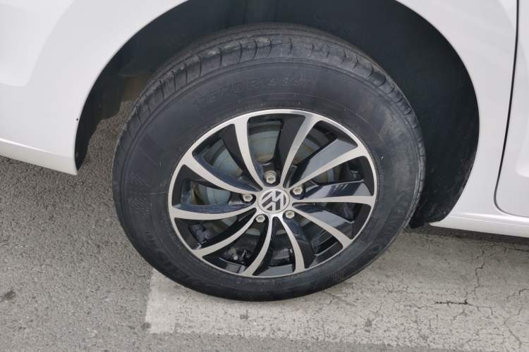 Used Volkswagen Jetta 2017 1.4L Manual Fashion Edition Right Rear Wheel Hub