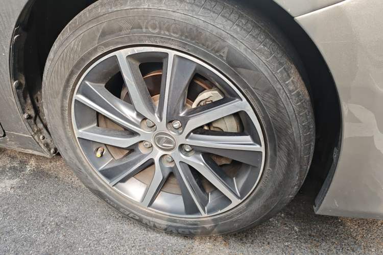 Used Lexus ES 2015 300h Comfort Edition
