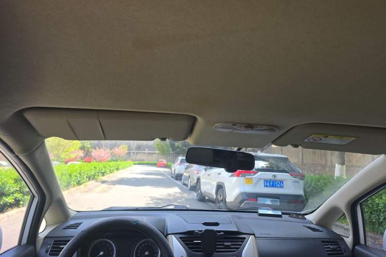 Used Venucia R50 2013 1.6L Manual Fashion Edition