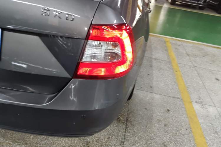 Used Skoda Rapid 2013 1.6L Automatic Smart Selection Model
