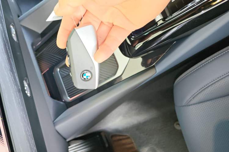 Used BMW i5 2024 eDrive 35L Prestige Luxury Package Vehicle Key