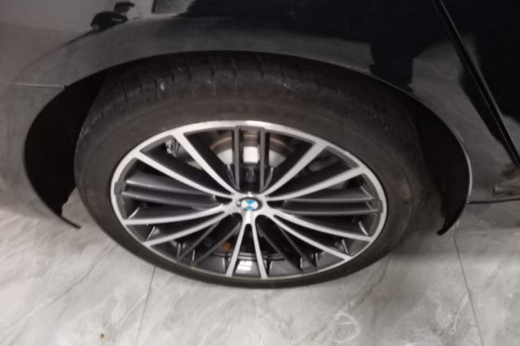 Used BMW 5 Series 2019 Facelifted 530Li Leading Edition M Sport Package Right Rear Wheel Hub