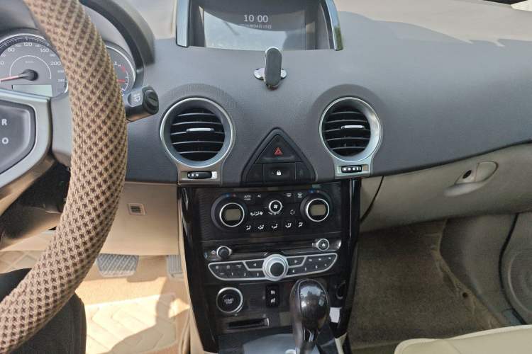 Used Renault Koleos 2012 2.5L Two-Wheel Drive Comfort Edition with Navigation Audio And AC Panel