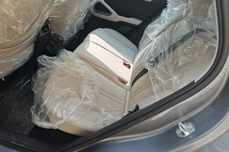 Used BYD Yuan UP 2025 Model 301KM Leading Version
