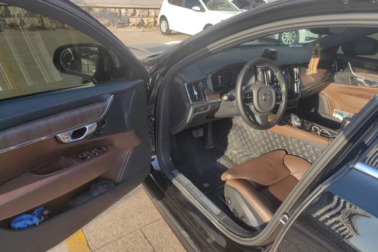 Used Volvo S90 2024 B5 Zhiyuan Luxury Edition
