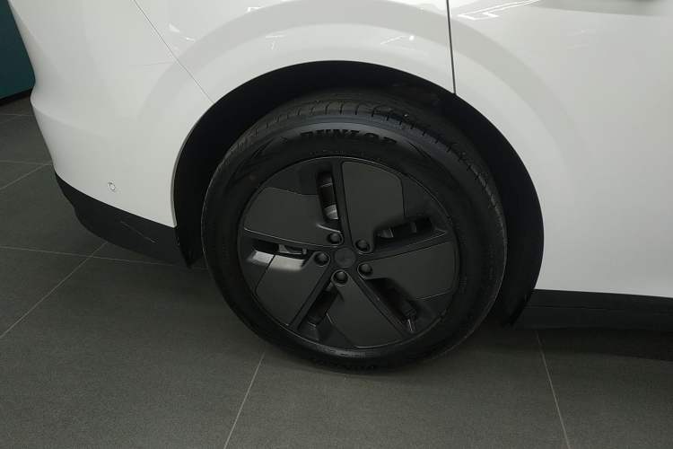 Used Li Auto i6 2025 Model Two-Wheel-Drive Standard Type Right Rear Wheel Hub