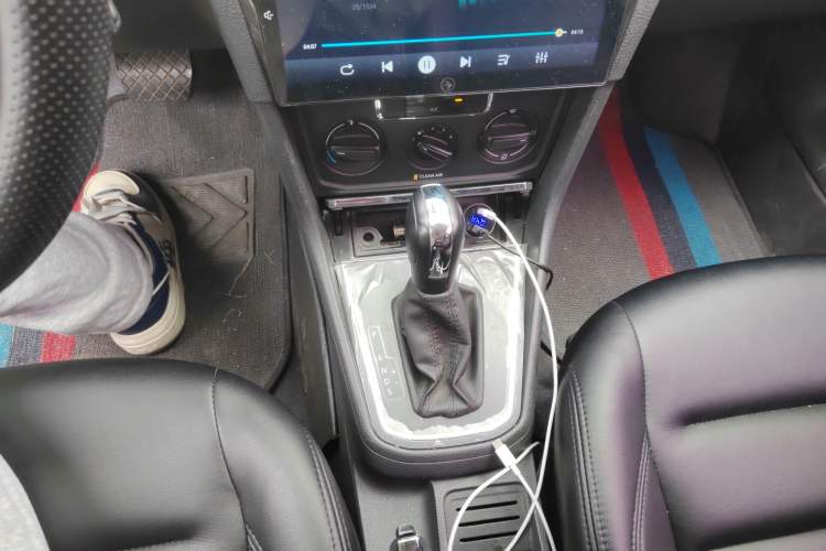 Used Volkswagen Bora 2016 1.6L Automatic Fashion Model Gear Lever