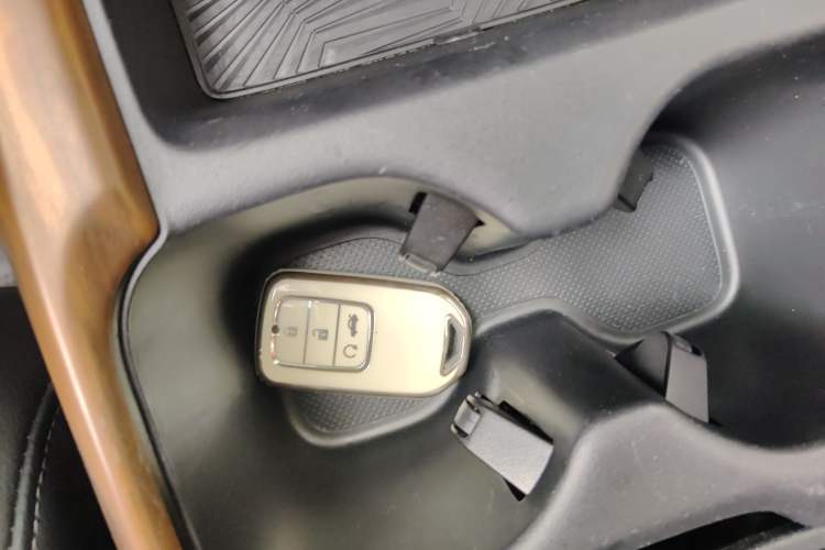 Used Honda CR-V 2019 Brilliant Edition Plus 240TURBO CVT Two-Wheel Drive Fashion Version China VI Emission Standard Vehicle Key