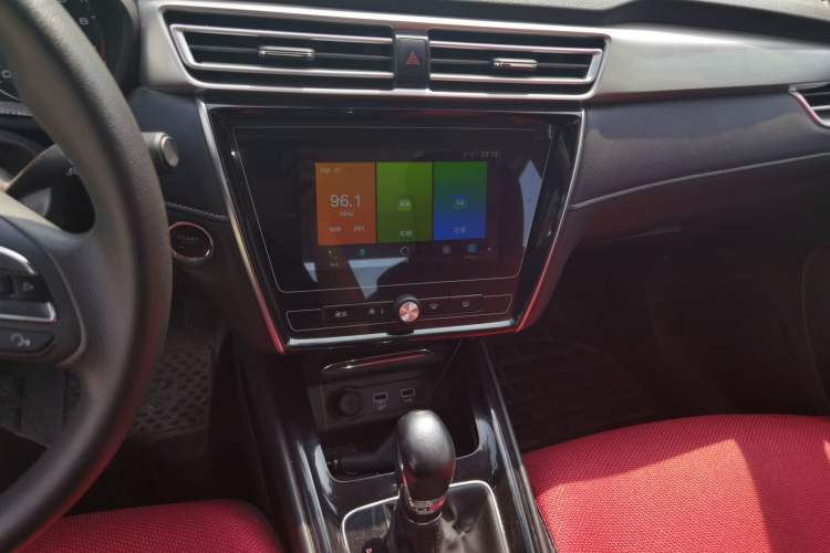 Used Roewe i5 2019 1.5L Automatic 4G Connected Langyue Edition Audio And AC Panel