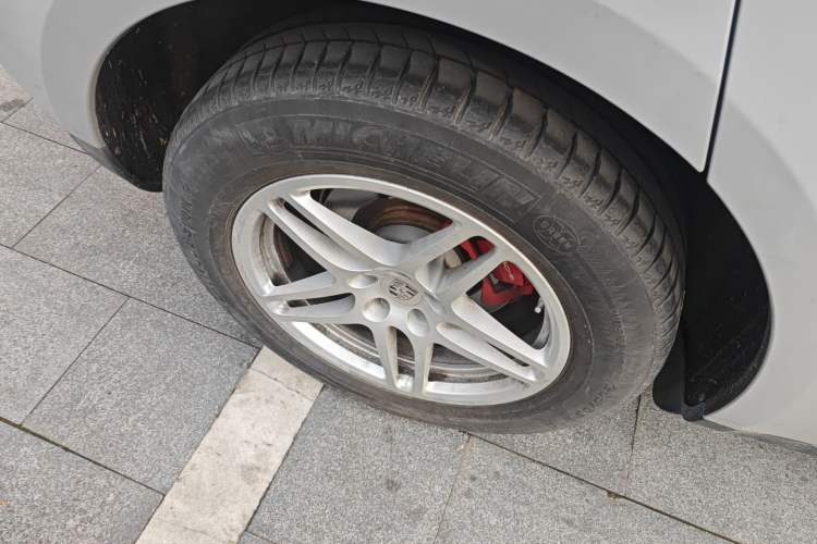 Used Porsche Macan 2017 Macan 2.0T Right Rear Wheel Hub