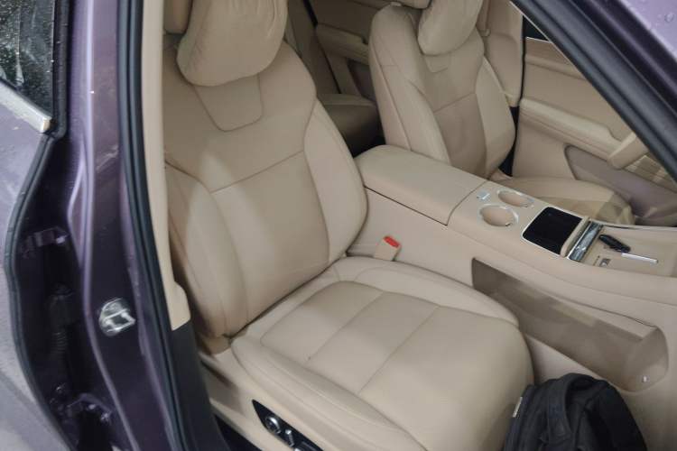 Used Hima AITO M5 2025 Extended-Range Ultra All-Wheel-Drive Version Right Front Seat