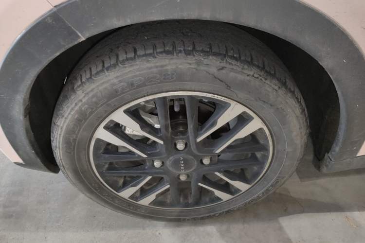 Used Chery QQ Little Ant 2022 Sweet Pink Edition Half-Sugar Version Lithium Iron Phosphate 29.2 kWh 30 kW 301 km Left Front Wheel Hub