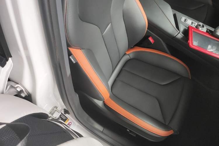 Used CHANGAN UNI-V 2025 1.5T 500Bar High-Energy Version
