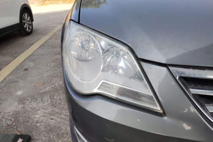 Used Volkswagen Bora 2012 1.6L Automatic Fashion Edition Right Front Headlight