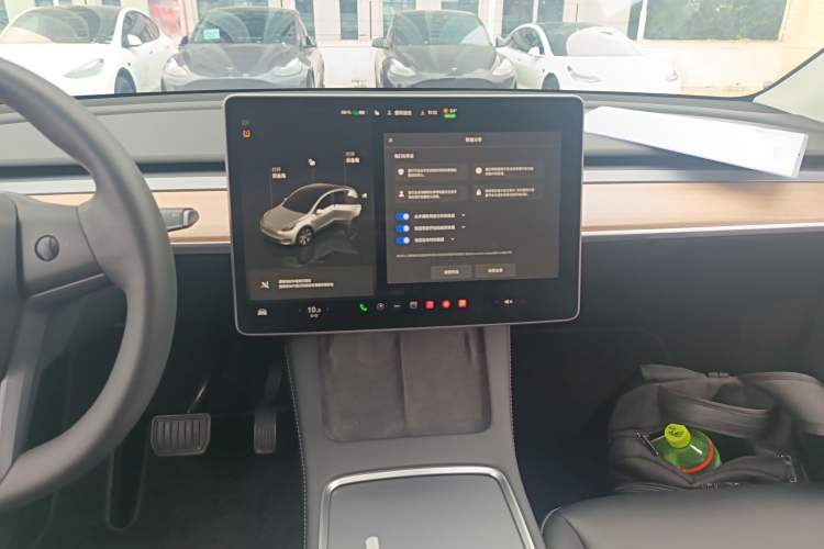 Used Tesla Model Y 2022 Long-Range All-Wheel-Drive Version