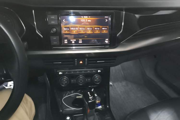 Used Volkswagen Passat 2019 330TSI Elite Edition China VI Audio And AC Panel