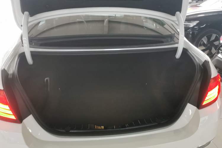 Used BMW 5 Series 2014 525Li Luxury Design Package
