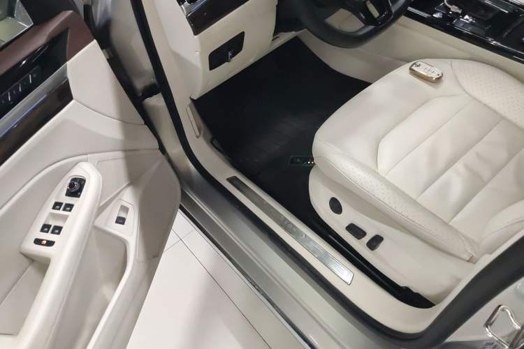 Used Volkswagen Phideon 2018 Revised Version 380TSI Two-Wheel Drive Business Edition