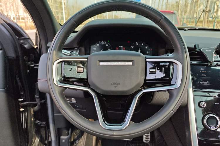 Used Land Rover Discovery Sport 2022 249 PS R-Dynamic S Performance Edition 5 Seats Steering Wheel