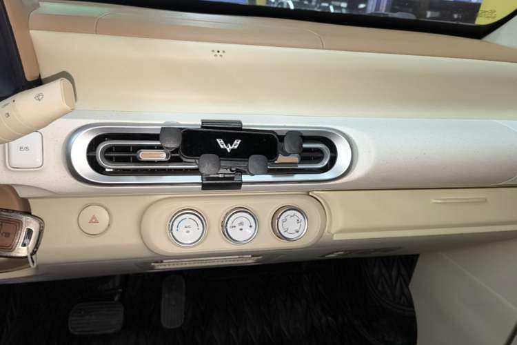 Used Wuling Hongguang MINIEV 2024 3rd Generation 215km Youth Edition
