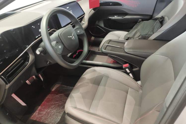 Used Hongqi EH7 2025 640 All-Wheel Drive Smart Selection Edition Left Front Seat