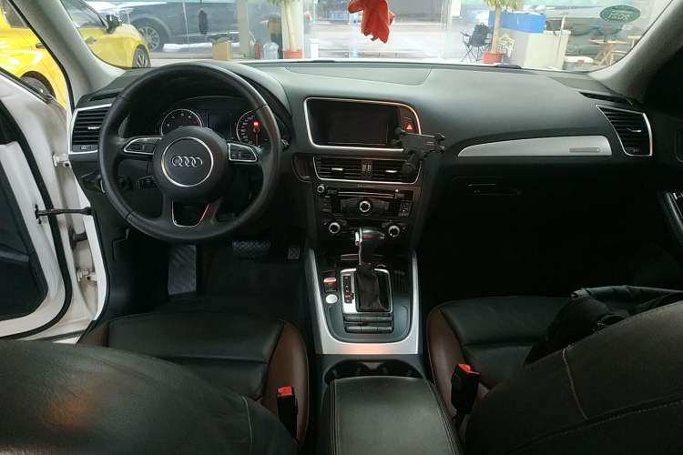 Used Audi Q5 2017 Plus 40 TFSI Technology Model