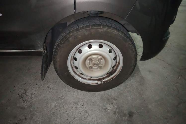 Used Jinbei Hiace X30 2023 1.5L Super-Comfortable Passenger Van 5/6/7-Seater Non-Air-Conditioned Version Model SWC15M
