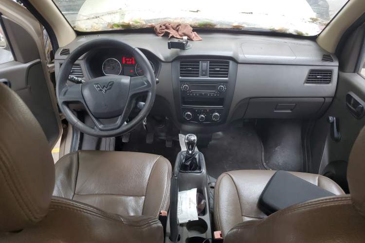 Used Wuling Rongguang 2014 1.2L S Base Model
