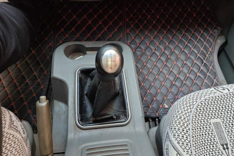 Used FORTHING Lingzhi 2013 M3 1.6L 7-Seater Comfort Model Gear Lever