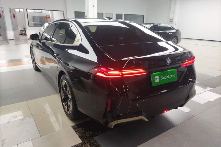 Used BMW 5 Series 2024 530Li Leading Model M Sport Package Exterior 2