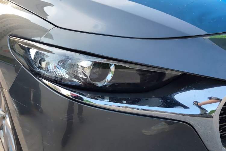 Used Mazda 3 Axela 2020 2.0L Automatic Zhiya Edition Right Front Headlight