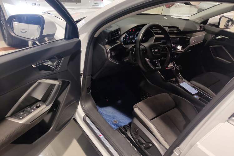 Used Audi Q3 2022 35 TFSI Fashion Dynamic Model
